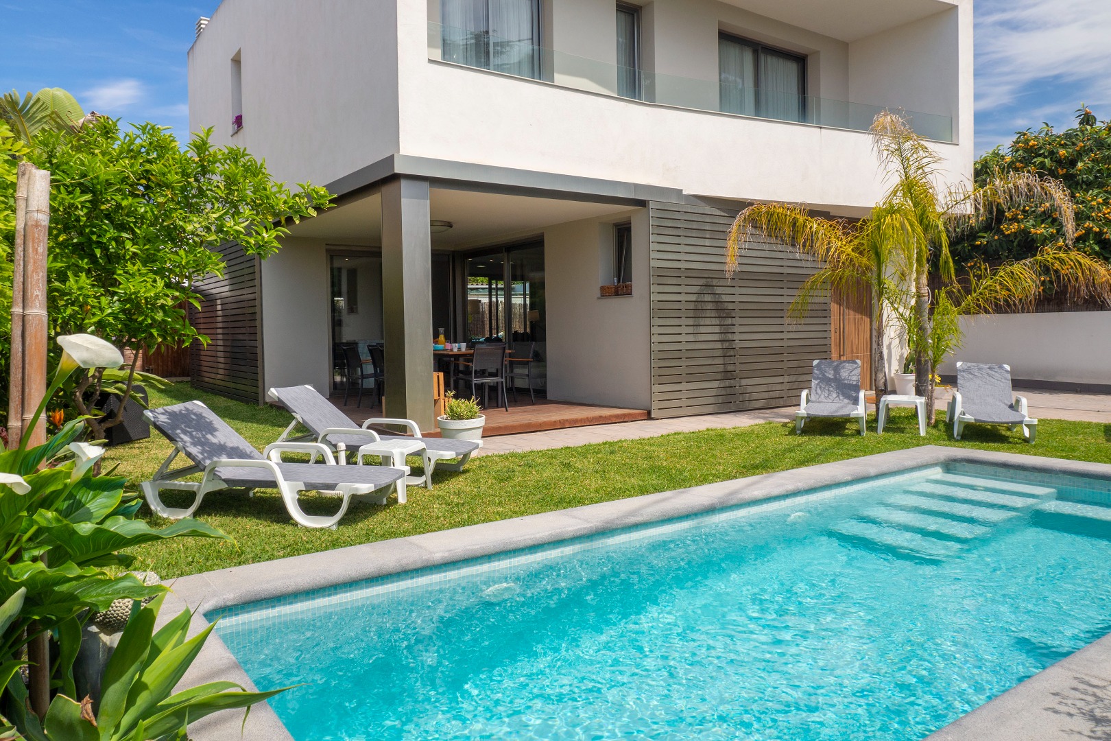 Calma Blanca - Xeckin Holidays