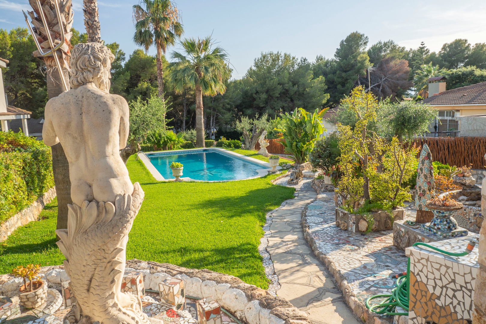 Gaudi Stil - Xeckin Holidays