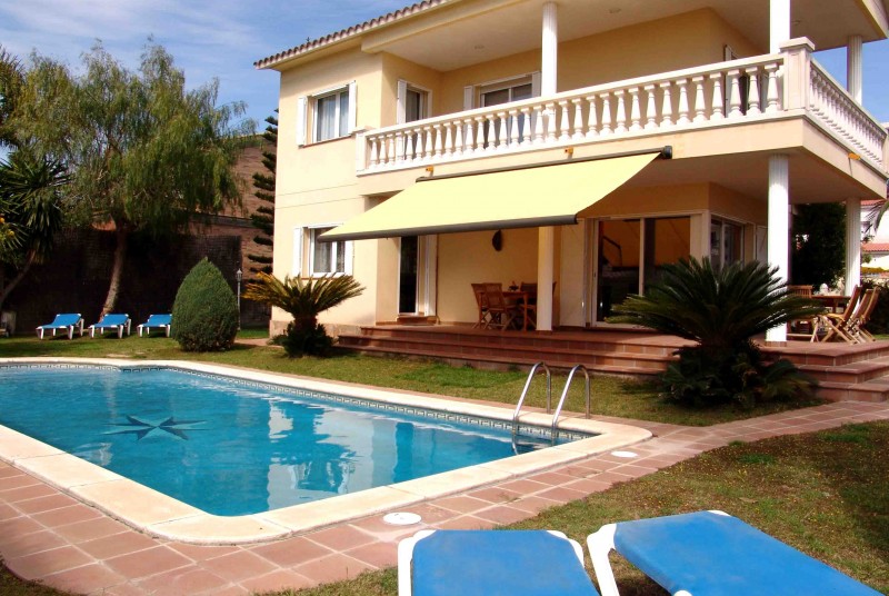 Nilona - Xeckin Holidays