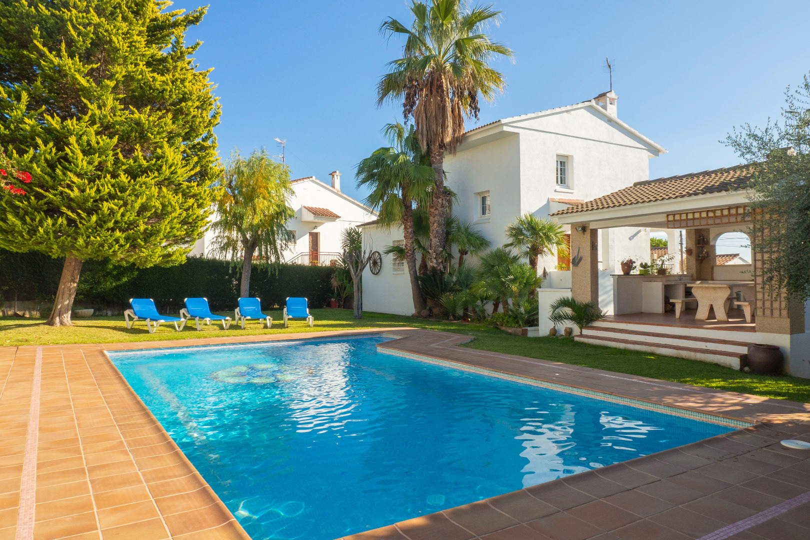 Urbia - Xeckin Holidays
